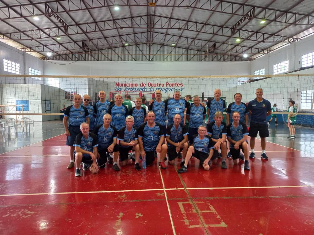 Duas vitórias de Quatro Pontes marcam amistosos de voleibol gigante contra  Missal